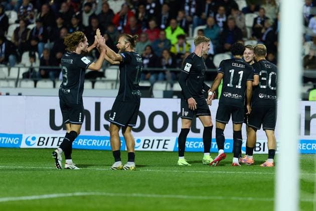 Freude Jubel beim 1. FC Schweinfurt 05 ueber den Ausgleich zum 1:1 GER, SSV Ulm 1846 vs. 1. FC Schweinfurt , Fussball, Herren, 3. Liga, 9. Spieltag, Spielzeit 2025 2026, 30.09.2025 GER, SSV Ulm 1846 vs. 1. FC Schweinfurt , Fussball, Herren, 3. Liga, 9. Spieltag, Spielzeit 2025 2026, 30.09.2025 Ulm Copyright: xEibner-Pressefoto GeraldxOelze-dexStoppanyx EP_ODS
