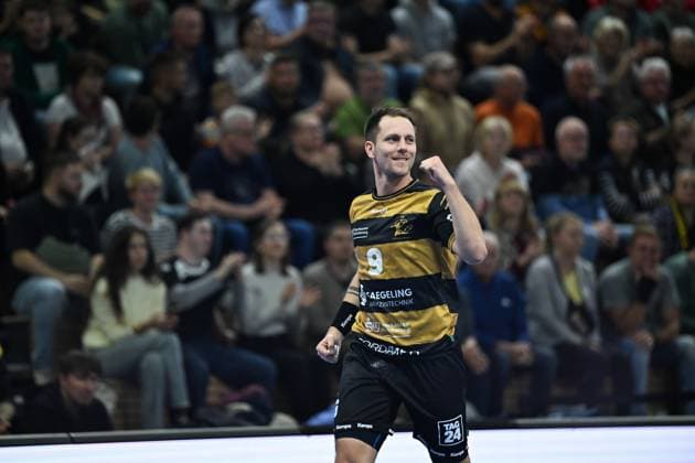 Julius Dierberg (HC Elbflorenz 2006, 9) HC Elbflorenz 2006 vs. HSV Hamburg, DHB-Pokal Herren, Spielzeit 2025 2026, 01.10.2025 HC Elbflorenz 2006 vs. HSV Hamburg - DHB-Pokal Herren, Spielzeit 2025 2026, 01.10.2025 Dresden Copyright: xEibner-Pressefoto xHoepnerx EP_PHR
