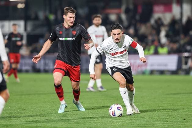 3. Liga; SC Verl - FC Ingolstadt 04; Jonas Scholz (15, FCI) Zweikampf Kampf um den Ball Gayret Timur (30 Verl) 3. Liga - FC Ingolstadt 04 Saison 2025 2026 SC Verl