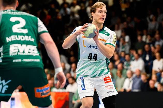 Goeppingen: DHB-Pokal - 25 26 - Frisch Auf Goeppingen - SC DHfK Leipzig Blaer Hinriksson (Leipzig) Goeppingen EWS Arena Baden-Württemberg Deutschland