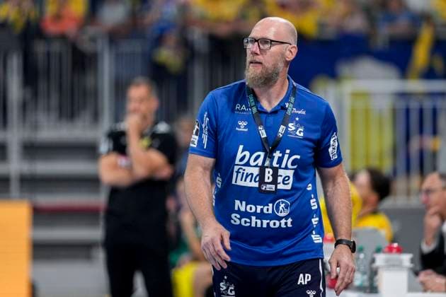 Ales Pajovic (Trainer, Cheftrainer, Flensburg), Einzelbild, Einzelfoto, Aktion, Action, 01.10.2025, Heidelberg (Deutschland), Handball, DHB-Pokal, 2. Runde, Rhein-Neckar Löwen - SG Flensburg-Handewitt