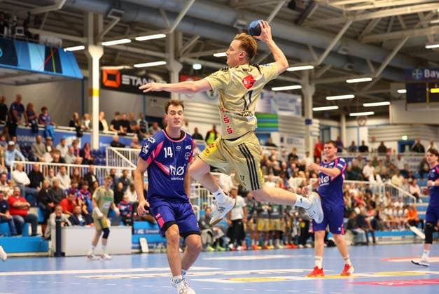 Torwurf von August Pedersen (Burgdorf) TSV Bayer Dormagen vs TSV Hannover-Burgdorf, Handball, DHB-Pokal, 01.10.2025 TSV Bayer Dormagen vs TSV Hannover-Burgdorf, Handball, DHB-Pokal, 01.10.2025 Dormagen Copyright: xEibner-Pressefotox EP_RWS