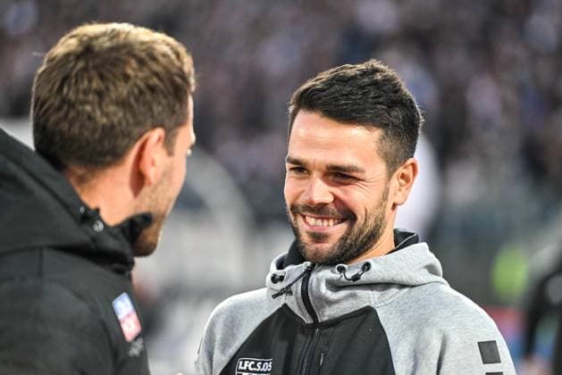 GER, 3. Liga, SSV Ulm 1846 vs 1. FC Schweinfurt 05 01.10.2025, Donaustadion, Ulm, GER, 3. Liga, SSV Ulm 1846 vs 1. FC Schweinfurt 05, im Bild Moritz Glasbrenner (SSV Ulm), Victor Keinhenz (Schweinfurt)