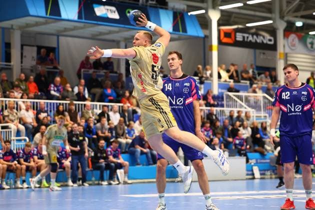 Torwurf von Justus Fischer (Burgdorf) TSV Bayer Dormagen vs TSV Hannover-Burgdorf, Handball, DHB-Pokal, 01.10.2025 TSV Bayer Dormagen vs TSV Hannover-Burgdorf, Handball, DHB-Pokal, 01.10.2025 Dormagen Copyright: xEibner-Pressefotox EP_RWS