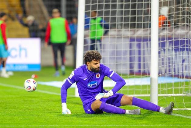 Dudu Eduardo Haesler (1, FC Viktoria Köln) kann das Tor zum 1 : 2 nicht verhindern beim Spiel zwischen TSV 1860 München v FC Viktoria Köln, Fußball, Herren, 3.Liga, 2025 2026, 9.Spieltag am 01.10.2025 in München, Stadion a. d. Grünwalder Straße. Bayern Deutschland