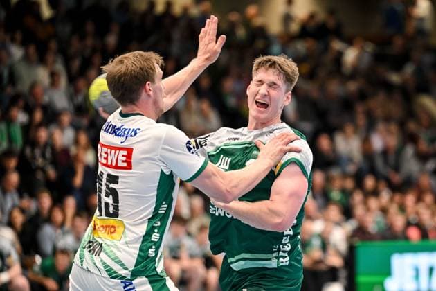 Goeppingen, Deutschland, 01.10.25: Adam Lönn (SC DHfK Leipzig) und Oskar Neudeck (FRISCH AUF! Goeppingen) im Zweikampf waehrend des DHB Pokal 2 Runde Spiels zwischen FRISCH AUF! Goeppingen vs SC DHfK Leipzig in der EWS Arena am 01. Oktober 2025 in Goeppingen, Deutschland. (Foto von Harry Langer DeFodi Images) Goeppingen, Germany, 01.10.25: Adam Lönn (SC DHfK Leipzig) und Oskar Neudeck (FRISCH AUF! Goeppingen) battle for the ball during the DHB Pokal 2 Runde match between FRISCH AUF! Goeppingen vs SC DHfK Leipzig at EWS Arena on October 1, 2025 in Goeppingen, Germany. (Photo by Harry Langer DeFodi Images) (Photo by Harry Langer DeFodi Images) Goeppingen, Germany, 01 10 25 Adam Lönn SC DHfK Leipzig and Oskar Neudeck FRISCH AUF Goeppingen in a duel during the DHB Pokal 2 round match between FRISCH AUF Goeppingen vs SC DHfK Leipzig at EWS Arena on October 01, 2025 in Goeppingen, Germany Photo by Harry Langer DeFodi Images Goeppingen, Germany, 01 10 25 Adam Lönn SC DHfK Leipzig and Oskar Neudeck FRISCH AUF Goeppingen battle for the ball during the DHB Pokal 2 Runde match between FRISCH AUF Goeppingen vs SC DHfK Leipzig at EWS Arena on October 1, 2025 in Goeppingen, Germany Photo by Harry Langer DeFodi Images Photo by Harry Langer DeFodi Images