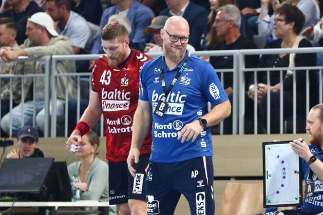 01.10.2025, xmohx, Handball DHB Pokal, Rhein Neckar Loewen - SG Flensburg-Handewitt v.l. Trainer Ales Pajovic (SG Flensburg-Handewitt) (DFL DFB REGULATIONS PROHIBIT ANY USE OF PHOTOGRAPHS as IMAGE SEQUENCES and or QUASI-VIDEO) Heidelberg