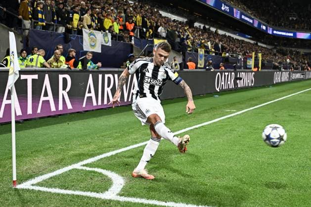251001 Royale Union Saint-Gilloise vs Newcastle United FC Kieran Trippier (2) of Newcastle pictured in action with the ball during the Uefa Champions League second matchday in the League phase game in season 2025 - 2026 between Royale Union Saint-Gilloise and Newcastle United FC on October 1 , 2025 in Anderlecht, Belgium. (Photo by Maarten Straetemans Isosport) Anderlecht Belgium  Copyright: xMaartenxStraetemansx UCL_PSV-UNION_20251001_149