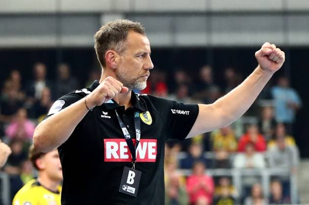 01.10.2025, xmohx, Handball DHB Pokal, Rhein Neckar Loewen - SG Flensburg-Handewitt v.l. Trainer Maik Machulla (Rhein Neckar Loewen) Jubel, Freude (DFL DFB REGULATIONS PROHIBIT ANY USE OF PHOTOGRAPHS as IMAGE SEQUENCES and or QUASI-VIDEO) Heidelberg