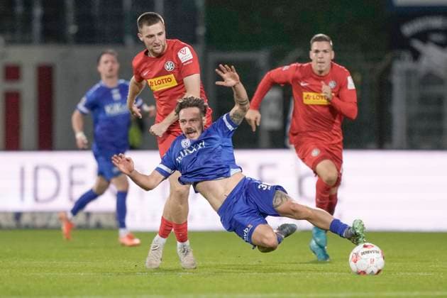 01.10.2025, Hänsch-Arena, Meppen, GER, Regionalliga-Nord, 12. Spieltag: SV Meppen vs HSC Hannover, Foul an Daniel Haritonov (SV Meppen 30) DFL REGULATIONS PROHIBIT ANY USE OF PHOTOGRAPHS AS IMAGE SEQUENCES AND OR QUASI-VIDEO. Meppen Niedersachsen Deutschland Hänsch-Arena