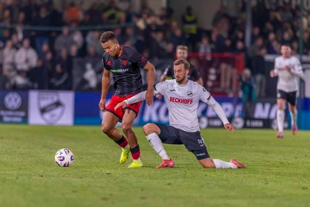 Verl, Deutschland 01. Oktober 2025: 3. Liga - 2025 2026 - SC Verl vs. FC Ingolstadt 04 Im Bild: v. li. im Zweikampf Marcel Costly (FCI) und Yari Otto (SC) DFB regulations prohibit any use of photographs as image sequences and or quasi-video Sportclub Arena Nordrhein Westfalen Copyright: xFotostandx xSchäferx