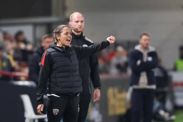 3. Liga; SC Verl - FC Ingolstadt 04; an der Seitenlinie, Spielerbank Cheftrainerin Sabrina Wittmann (FCI) 3. Liga - FC Ingolstadt 04 Saison 2025 2026 SC Verl