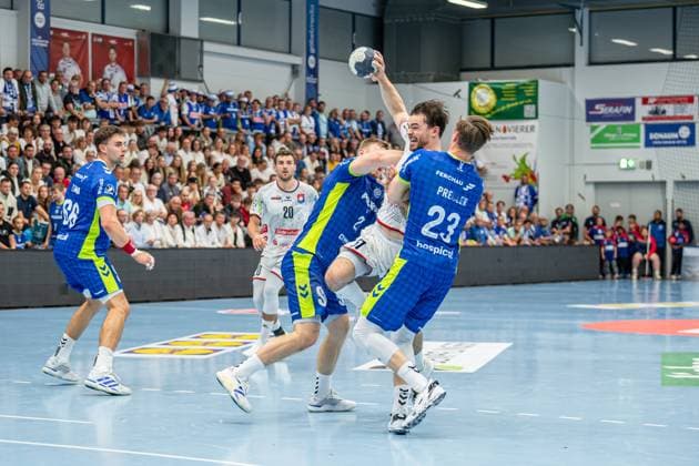 DHB Pokal; TV Hüttenberg - VfL Gummersbach, 01.10.25 Hendrik Schreiber (TV Hüttenberg, 51), Ole Pregler (VfL Gummersbach, 23), Kristjan Horžen (VfL Gummersbach, 27), ät?pán Zeman (VfL Gummersbach, 66) DHB Pokal; TV Hüttenberg - VfL Gummersbach: Hüttenberg, 01.10.25 Copyright: xBEAUTIFULxSPORTS Roeczeyx