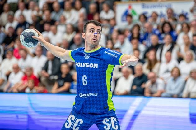DHB Pokal; TV Hüttenberg - VfL Gummersbach, 01.10.25 Miloö Vujovi? (VfL Gummersbach, 6) DHB Pokal; TV Hüttenberg - VfL Gummersbach: Hüttenberg, 01.10.25 Copyright: xBEAUTIFULxSPORTS Roeczeyx