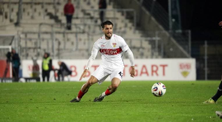 30.09.25 VfB Stuttgart II - SV Wehen Wiesbaden Deutschland, Großaspach, 30.09.2025, Fussball, 3. Liga, VfB Stuttgart II - SV Wehen Wiesbaden: Leonidas Stergiou (VfB Stuttgart II).