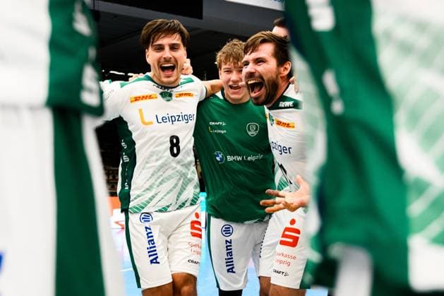 Goeppingen: DHB-Pokal - 25 26 - Frisch Auf Goeppingen - SC DHfK Leipzig Lucas Krzikalla (Leipzig), Lukas Binder (Leipzig) Schlussjubel Schlußjubel Emotion Freude Goeppingen EWS Arena Baden-Württemberg Deutschland *** Goeppingen DHB Pokal 25 26 Frisch Auf Goeppingen SC DHfK Leipzig Lucas Krzikalla Leipzig , Lukas Binder Leipzig Schlussjubel Schlußjubel Emotion Freude Goeppingen EWS Arena Baden Württemberg Germany