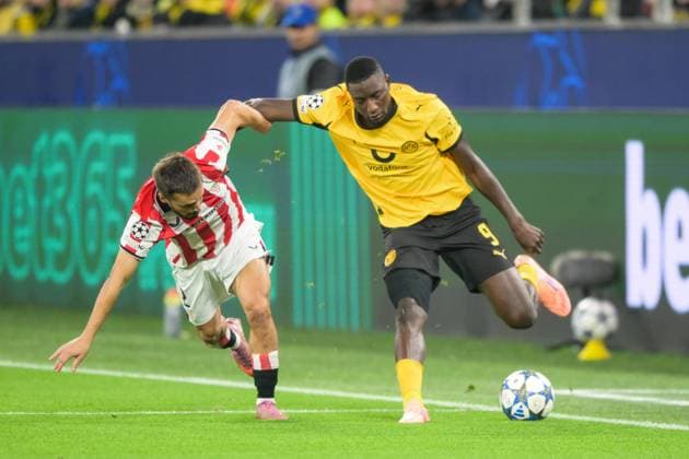 Fußball, Championsleague, 20251001, BV Borussia Dortmund - Athletic Bilbao. Im Bild v.l. Andoni GOROSABEL (Bilbao, 2), Serhou GUIRASSY (Dortmund, 9) Zweikampf Ball. Dortmund Signal Iduna Park Nordrhein-Westfalen Deutschland Copyright: Passion2Press MarkusxFischerx
