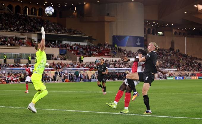 Erling Haaland of Manchester City scores a goal to make the score 0-1 Monaco v Manchester City, UEFA Champions League, Group Stage, Football, Stade Louis II, Monaco - 01 Oct 2025Monaco Stade Louis II Monaco EDITORIAL USE ONLY No use with unauthorised audio, video, data, fixture lists, club league logos or live services. Online in-match use limited to 120 images, no video emulation. No use in betting, games or single club league player publications. Copyright: xKieranxMcManus Shutterstockx 15504051ab
