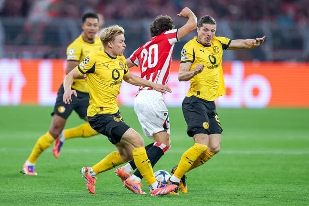 01.10.2025, Fußball, UEFA Champions League, Borussia Dortmund - Athletic Club Bilbao, BVB Stadion, 2. Spieltag, Saison 2025 2026: Daniel Svensson (BVB 24) und Marcel Sabitzer (BVB 20) im Zweikampf gegen Unai Gomez (Bilbao 20) Regulations prohibit any use of photographs as image sequences and or quasi-video. Nordrhein-Westfalen Deutschland