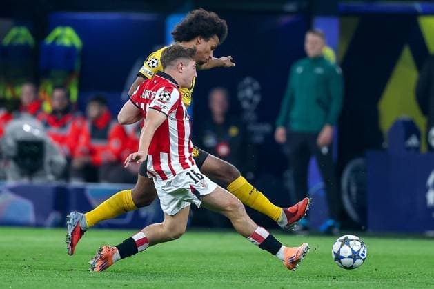 01.10.2025, Fußball, UEFA Champions League, Borussia Dortmund - Athletic Club Bilbao, BVB Stadion, 2. Spieltag, Saison 2025 2026: Mikel Jauregizar (Bilbao 18) im Zweikampf gegen Karim Adeyemi (BVB 27) Regulations prohibit any use of photographs as image sequences and or quasi-video. Nordrhein-Westfalen Deutschland