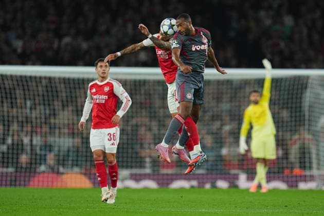 Ben White of Arsenal and Ayoub El Kaabi of Olympiakos Arsenal v Olympiakos, UEFA Champions League, Group Stage, Football, Emirates Stadium, London, UK - 01 Oct 2025London Emirates Stadium United Kingdom EDITORIAL USE ONLY No use with unauthorised audio, video, data, fixture lists, club league logos or live services. Online in-match use limited to 120 images, no video emulation. No use in betting, games or single club league player publications.  Copyright: xJoexToth Shutterstockx 15504044s