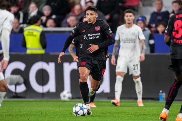2025-10-01 Bayer 04 Leverkusen v PSV Eindhoven - UEFA Champions League 2025 26 League Phase MD2 LEVERKUSEN, GERMANY - OCTOBER 1: Equi Fernandez of Bayer 04 Leverkusen dribbles during the UEFA Champions League 2025 26 League Phase MD2 match between Bayer 04 Leverkusen and PSV Eindhoven at BayArena on October 1, 2025 in Leverkusen, Germany. Leverkusen BayArena Germany Content not available for redistribution in The Netherlands directly or indirectly through any third parties. Copyright: xJorisxVerwijstx