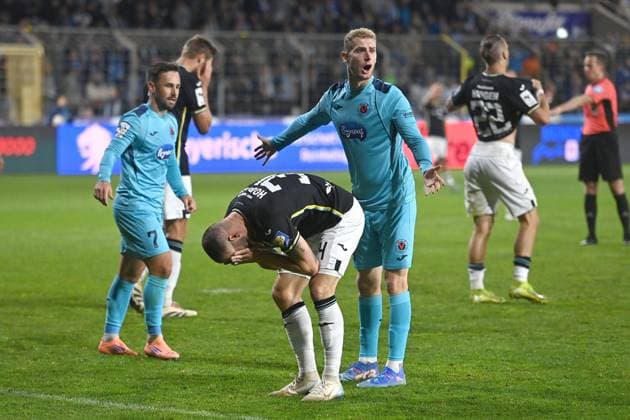 Patrick HOBSCH (TSV 1860 Muenchen),Enttaeuschung,Frust, enttaeuscht,frustriert,niedergeschlagen, re:Meiko SPONSEL (K); Fussball 3.Liga,9.Spieltag, Saison 2025 26 TSV 1860 Muenchen - Viktoria Koeln 2-2 am 01.10.2025 GRUENWALDER STADION.