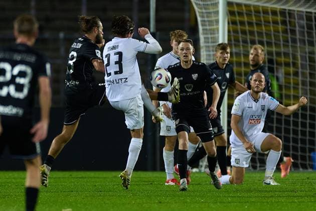 Zweikampf zwischen Kristian Boehnlein (1. FC Schweinfurt 05, 13) und Max Brandt (SSV Ulm 1846, 23) GER, SSV Ulm 1846 vs. 1. FC Schweinfurt , Fussball, Herren, 3. Liga, 9. Spieltag, Spielzeit 2025 2026, 30.09.2025 GER, SSV Ulm 1846 vs. 1. FC Schweinfurt , Fussball, Herren, 3. Liga, 9. Spieltag, Spielzeit 2025 2026, 30.09.2025 Ulm Copyright: xEibner-Pressefoto GeraldxOelze-dexStoppanyx EP_ODS
