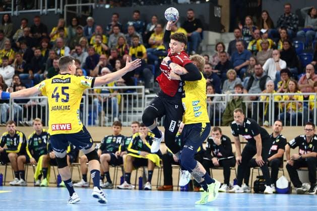 01.10.2025, xmohx, Handball DHB Pokal, Rhein Neckar Loewen - SG Flensburg-Handewitt v.l. Halil Jaganjovic (Rhein Neckar Loewen) Marko Grgic (SG Flensburg-Handewitt) Edwin Aspenbäck (Rhein Neckar Loewen) (DFL DFB REGULATIONS PROHIBIT ANY USE OF PHOTOGRAPHS as IMAGE SEQUENCES and or QUASI-VIDEO) Heidelberg