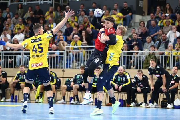 01.10.2025, xmohx, Handball DHB Pokal, Rhein Neckar Loewen - SG Flensburg-Handewitt v.l. Halil Jaganjovic (Rhein Neckar Loewen) Marko Grgic (SG Flensburg-Handewitt) Edwin Aspenbäck (Rhein Neckar Loewen) (DFL DFB REGULATIONS PROHIBIT ANY USE OF PHOTOGRAPHS as IMAGE SEQUENCES and or QUASI-VIDEO) Heidelberg