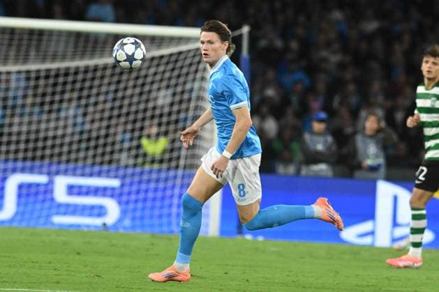 Scott McTominay of SSC Napoli in action during the Uefa Champions League between SSC Napoli vs Sporting Clube de Portugal at Stadio Diego Armando Maradona  Copyright: xAgostinoxGemito IPAxSportx xipa-agency.netx xx IPA_66020437 IPA_Agency_IPA66020437