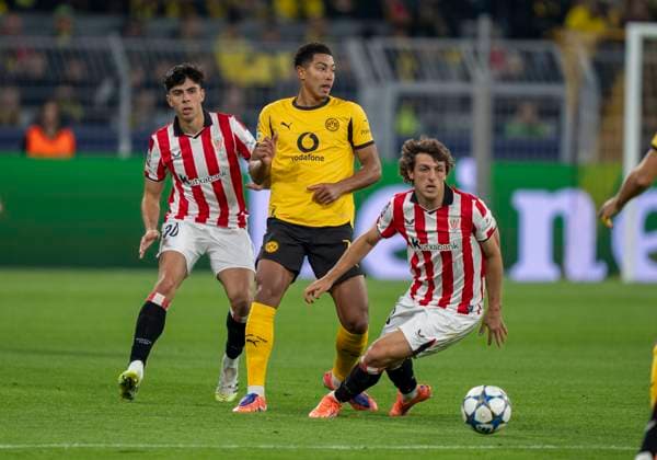 Zweikampf zwischen: Jobe BELLINGHAM (Borussia Dortmund, 7) und Alejandro Rego (Athletic Bilbao, 30) 01.10.2025, Borussia Dortmund - Athletic Bilbao, Fussball, UEFA Champions League - MD2, Saison 2025 2026 DFL regulations prohibit any use of photographs as image sequences and or quasi-video. Copyright: HMBxMedia xMarcoxBader