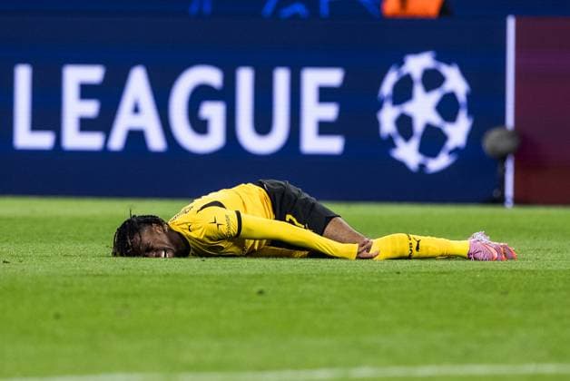 UEFA Champions League, Borussia Dortmund - Athletic Club Bilbao; 01.10.2025 Carney Chukwuemeka (Borussia Dortmund, 17) bleibt nach Zweikampf liegen UEFA Champions League, Borussia Dortmund - Athletic Club Bilbao, Dortmund, SIGNAL IDUNA PARK am 01.10.2025 Copyright: xBEAUTIFULxSPORTS Wunderlx