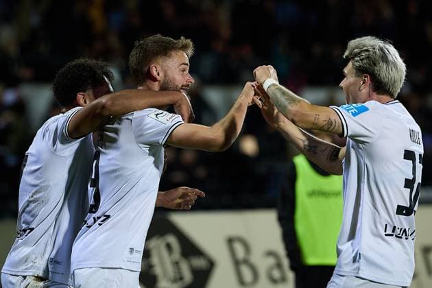 Freude Jubel Lucas Roeser (SSV Ulm 1846, 09) mit Niklas Koelle (SSV Ulm 1846, 32) ueber sein Tor zum 5:1 Endstand GER, SSV Ulm 1846 vs. 1. FC Schweinfurt , Fussball, Herren, 3. Liga, 9. Spieltag, Spielzeit 2025 2026, 30.09.2025 GER, SSV Ulm 1846 vs. 1. FC Schweinfurt , Fussball, Herren, 3. Liga, 9. Spieltag, Spielzeit 2025 2026, 30.09.2025 Ulm Copyright: xEibner-Pressefoto GeraldxOelze-dexStoppanyx EP_ODS