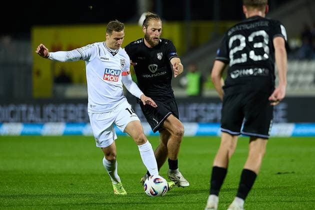 Zweikampf zwischen Kristian Boehnlein (1. FC Schweinfurt 05, 13) und Dennis Dressel (SSV Ulm 1846, 14) GER, SSV Ulm 1846 vs. 1. FC Schweinfurt , Fussball, Herren, 3. Liga, 9. Spieltag, Spielzeit 2025 2026, 30.09.2025 GER, SSV Ulm 1846 vs. 1. FC Schweinfurt , Fussball, Herren, 3. Liga, 9. Spieltag, Spielzeit 2025 2026, 30.09.2025 Ulm Copyright: xEibner-Pressefoto GeraldxOelze-dexStoppanyx EP_ODS
