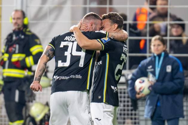 Torjubel zum Ausgleich, 2:2, Patrick Hobsch 34 (TSV 1860 Muenchen), Manuel Pfeifer 27 (TSV 1860 Muenchen), TSV 1860 Muenchen vs. Viktoria Koeln 1904, 3. Liga, 9. Spieltag, 01.10.2025 DFB regulations prohibit any use of photographs as image sequences and or quasi-video Muenchen Bayern Deutschland
