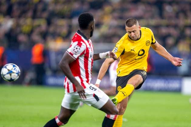 01.10.2025, Borussia Dortmund - Athletik Bilbao, UEFA Champions League, 2. Spieltag: Waldemar Anton (Borussia Dortmund) WICHTIGER HINWEIS: Gemäß den Vorgaben der UEFA ist es untersagt, in dem Stadion und oder vom Spiel angefertigte Fotoaufnahmen in Form von Sequenzbildern und oder videoähnlichen Fotostrecken zu verwerten bzw. verwerten zu lassen. Copyright: xDavidxInderliedx