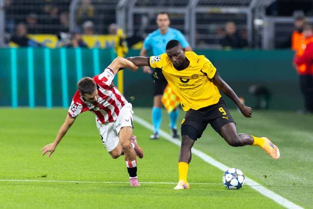 01.10.2025, UEFA Champions League, 2. Spieltag, Borussia Dortmund - Athletic Club Bilbao, v. l. Andoni Gorosabel (Athletic Club Bilbao), Serhou Guirassy (Borussia Dortmund), Dortmund Signal Iduna Park NRW Deutschland xRHR-FOTO DEx Copyright: DennisxEwert RHR-FOTOx RHR-FOTO DE