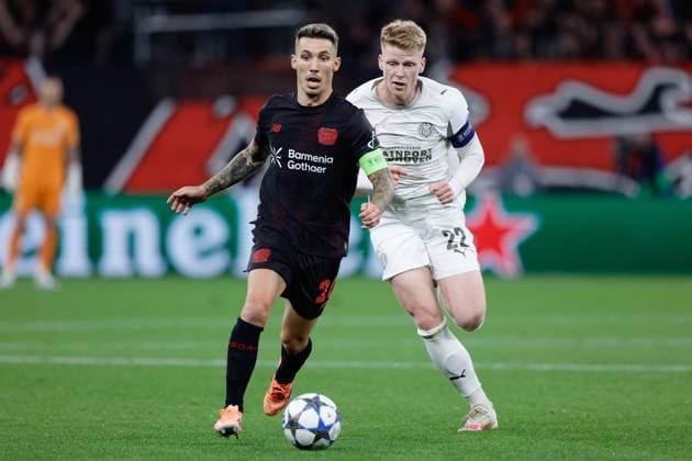 LEVERKUSEN , 01-10-2025 , BayArena , season 2025 2026 , UEFA Champions League football League phase matchday 2 , match between Bayer Leverkusen and PSV , picture shows Bayer Leverkusen player Alejandro Grimaldo, PSV player Jerdy Schouten Leverkusen - PSV  x31309751x Copyright: