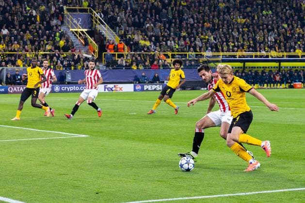 01.10.2025, UEFA Champions League, 2. Spieltag, Borussia Dortmund - Athletic Club Bilbao, v. l. Dani Vivian (Athletic Club Bilbao), Daniel Svensson (Borussia Dortmund), Dortmund Signal Iduna Park NRW Deutschland xRHR-FOTO DEx Copyright: DennisxEwert RHR-FOTOx RHR-FOTO DE
