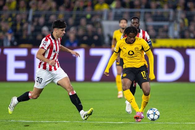 01.10.2025, UEFA Champions League, 2. Spieltag, Borussia Dortmund - Athletic Club Bilbao, v. l. Alejandro Rego (Athletic Club Bilbao), Carney Chukwuemeka (Borussia Dortmund), Dortmund Signal Iduna Park NRW Deutschland xRHR-FOTO DEx Copyright: DennisxEwert RHR-FOTOx RHR-FOTO DE