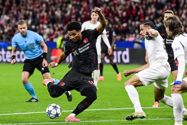 LEVERKUSEN - Shot by Malik Tillman of Bayer 04 Leverkusen during the UEFA Champions League match between Bayer Leverkusen and PSV Eindhoven at the BayArena stadium on October 1, 2025, in Leverkusen, Germany. ANP OLAF KRAAK xVIxANPxSportx xxANPxIVx 538065995 originalFilename: 538065995.jpg