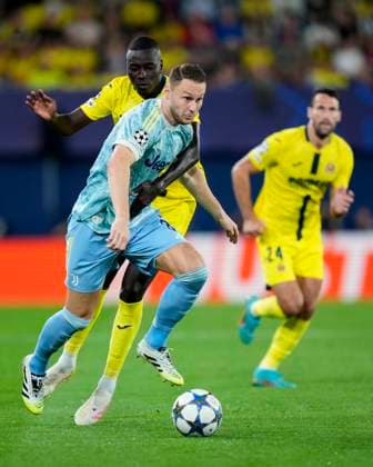 ESP: FC Barcelona, Barca v Paris Saint Germain. UEFA Champions League. Matchday 2. Teun Koopmeiners of Juventus FC and Pape Gueye of Villarreal CF during the UEFA Champions League match, between Villarreal CF and Juventus FC, Matchday 2, La Ceramica Stadium on October 1, 2025 in Villarreal, Spain. kpng Copyright: xSergioxRuizx xImagox PS_251001_VIL_JUV_2526_420