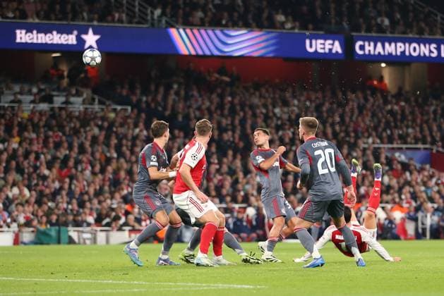 Arsenal FC v Olympiacos FC, Champions League Gabriel Martinelli of Arsenal with an overhead kick during the Arsenal FC v Olympiacos FC UEFA Champions League Round One Group Stage match at the Arsenal Stadium, London, England, United Kingdom on 1 October 2025 Credit: Katie Chan Every Second Media Editorial use only. All images are copyright Every Second Media Limited. No images may be reproduced without prior permission. Copyright: xIMAGO EveryxSecondxMediax ESM-1605-0036 KatiexChanx xEveryxSecondxMediax