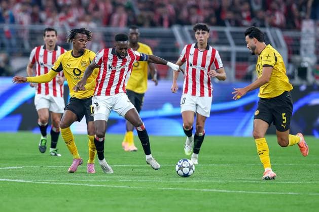 01.10.2025, Fußball, UEFA Champions League, Borussia Dortmund - Athletic Club Bilbao, BVB Stadion, 2. Spieltag, Saison 2025 2026: Carney Chukwuemeka (BVB 17) im Zweikampf gegen Inaki Williams (Bilbao 09) Regulations prohibit any use of photographs as image sequences and or quasi-video. Nordrhein-Westfalen Deutschland