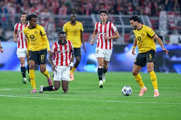01.10.2025, Fußball, UEFA Champions League, Borussia Dortmund - Athletic Club Bilbao, BVB Stadion, 2. Spieltag, Saison 2025 2026: Carney Chukwuemeka (BVB 17) im Zweikampf gegen Inaki Williams (Bilbao 09) Regulations prohibit any use of photographs as image sequences and or quasi-video. Nordrhein-Westfalen Deutschland