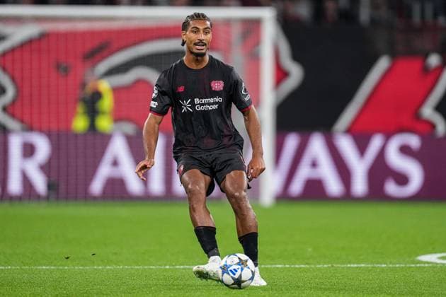 2025-10-01 Bayer 04 Leverkusen v PSV Eindhoven - UEFA Champions League 2025 26 League Phase MD2 LEVERKUSEN, GERMANY - OCTOBER 1: Loic Bade of Bayer 04 Leverkusen makes a pass during the UEFA Champions League 2025 26 League Phase MD2 match between Bayer 04 Leverkusen and PSV Eindhoven at BayArena on October 1, 2025 in Leverkusen, Germany. Leverkusen BayArena Germany Content not available for redistribution in The Netherlands directly or indirectly through any third parties. Copyright: xJorisxVerwijstx