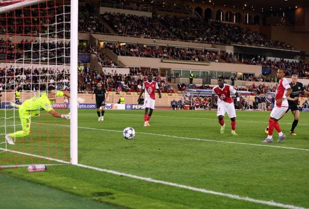 Erling Haaland of Manchester City scores a goal to make the score 1-2 Monaco v Manchester City, UEFA Champions League, Group Stage, Football, Stade Louis II, Monaco - 01 Oct 2025Monaco Stade Louis II Monaco EDITORIAL USE ONLY No use with unauthorised audio, video, data, fixture lists, club league logos or live services. Online in-match use limited to 120 images, no video emulation. No use in betting, games or single club league player publications. Copyright: xKieranxMcManus Shutterstockx 15504051av