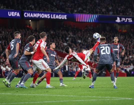 London, England, 1st October 2025. Gabriel Martinelli of Arsenal attempts an overhead kick during the Arsenal vs Olympiacos UEFA Champions League match at the Emirates Stadium, London. Picture credit should read: David Klein Sportimage EDITORIAL USE ONLY. No use with unauthorised audio, video, data, fixture lists, club league logos or live services. Online in-match use limited to 120 images, no video emulation. No use in betting, games or single club league player publications. SPI_030_DK_Arsenal_Olympiakos SPI-4186-0031