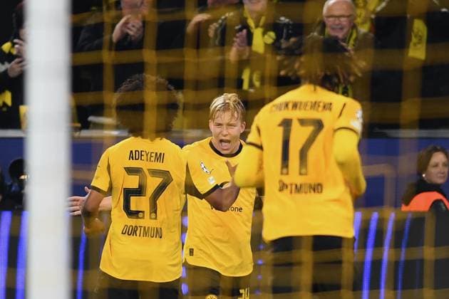 Daniel Svensson (Borussia Dortmund) Torjubel, jubelt mit seiner Mannschaft nach dem Treffer zum 1:0 waehrend des Spiels der UEFA Champions League 2025 26, 2. Spieltag Ligaphase zwischen Borussia Dortmund und Athletic Club Bilbao, SIGNAL IDUNA PARK am 01. October 2025 in Dortmund, Deutschland. (Foto von Ralf Treese DeFodi Images) +++ Daniel Svensson (Borussia Dortmund) Torjubel, jubelt mit seiner Mannschaft nach dem Treffer zum 1:0 during the UEFA Champions League 2025 26 League Phase MD2 match between Borussia Dortmund and Athletic Club at BVB Stadion Dortmund on October 1, 2025 in Dortmund, Germany. (Photo by Ralf Treese DeFodi Images) Daniel Svensson Borussia Dortmund goal celebration, celebrates with his team after scoring 1 0 during the UEFA Champions League 2025 26 League Phase MD2 match between Borussia Dortmund and Athletic Club Bilbao at BVB Stadion Dortmund on October 1, 2025, Dortmund, Germany Photo by Ralf Treese DeFodi Images Daniel Svensson Borussia Dortmund goal celebration, celebrates with his team after scoring 1 0 during the UEFA Champions League 2025 26 League Phase MD2 match between Borussia Dortmund and Athletic Club at BVB Stadion Dortmund on October 1, 2025 in Dortmund, Germany Photo by Ralf Treese DeFodi Images